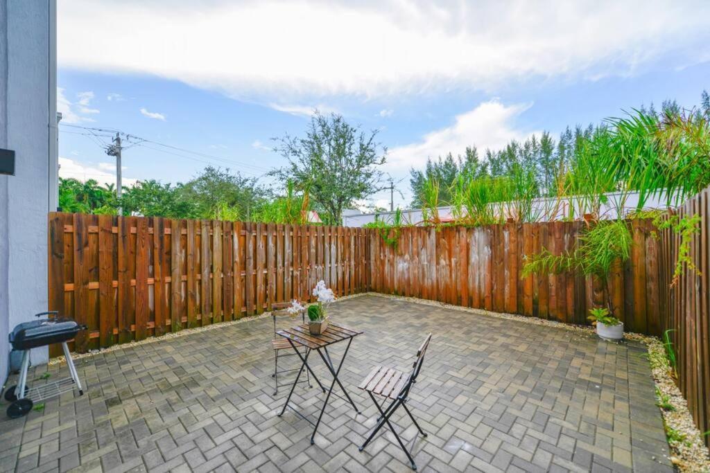 Fantastic Townhouse 15Minutes From The Beach Miami Exterior foto